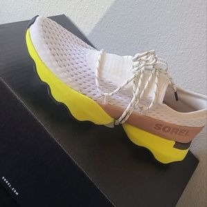 Sorel kinetic impact sneaker 9.5